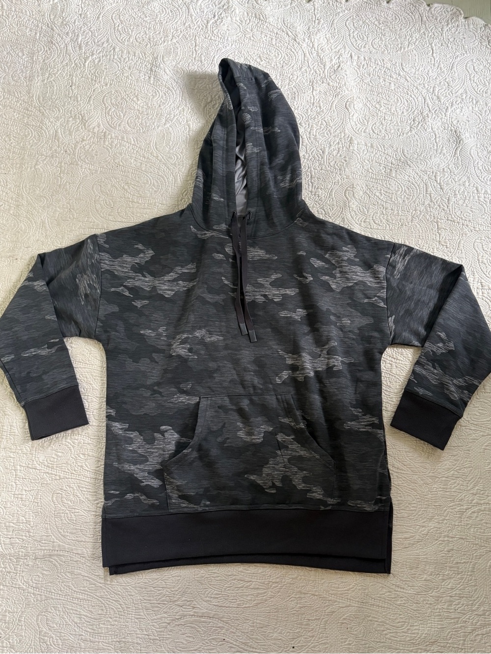 NEW With Tags Women’s Gray Camouflage Hoodie Sweatshirt - size Medium